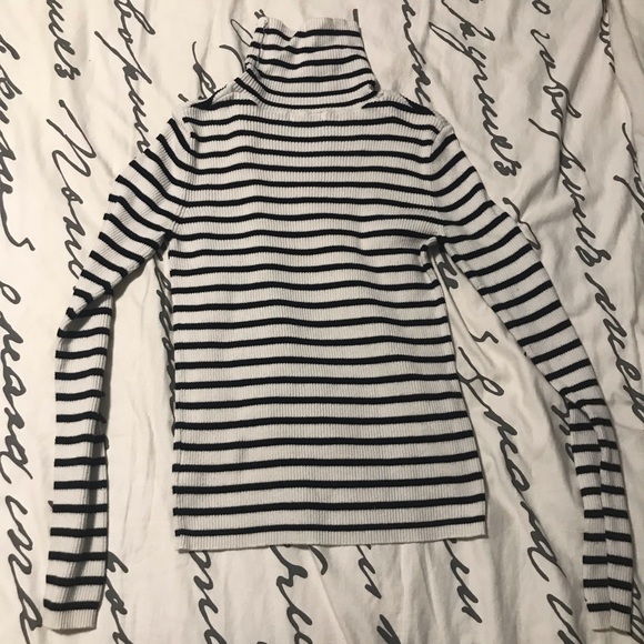 Stripped Turtleneck - Picture 4 of 5